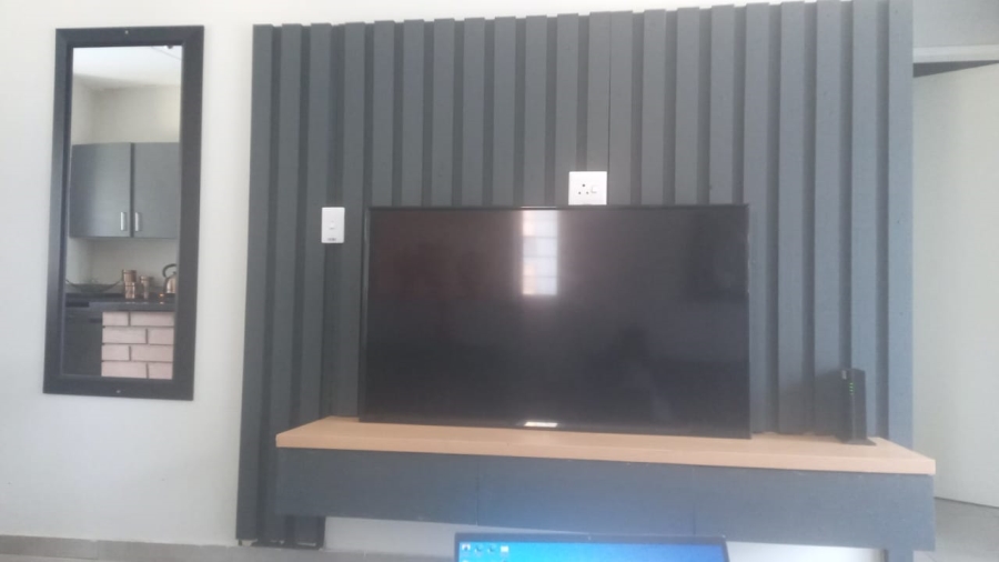 To Let 2 Bedroom Property for Rent in Vorna Valley Gauteng