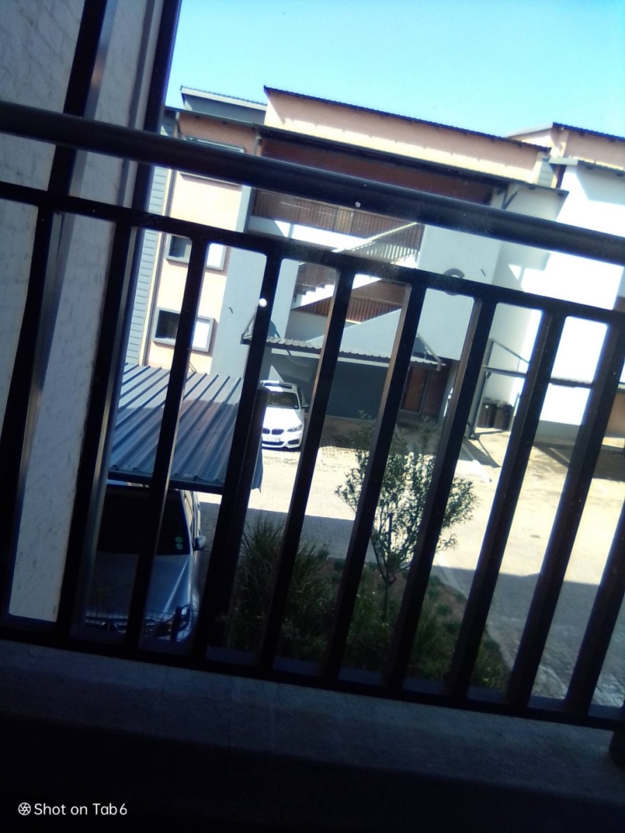 To Let 2 Bedroom Property for Rent in Vorna Valley Gauteng