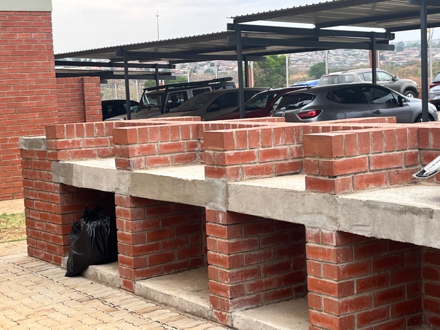 2 Bedroom Property for Sale in Orlando East Gauteng