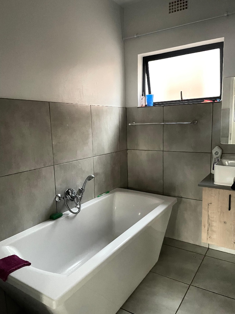 2 Bedroom Property for Sale in Orlando East Gauteng