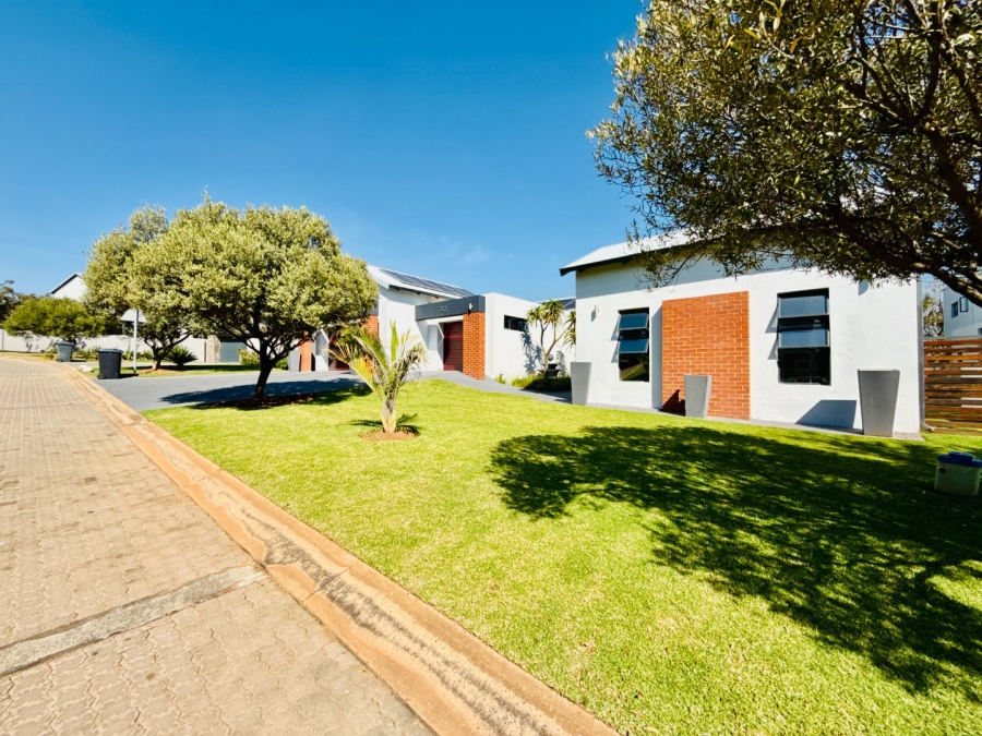 To Let 4 Bedroom Property for Rent in Copperleaf Estate Gauteng
