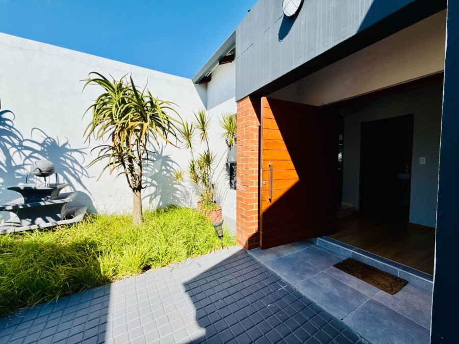 To Let 4 Bedroom Property for Rent in Copperleaf Estate Gauteng