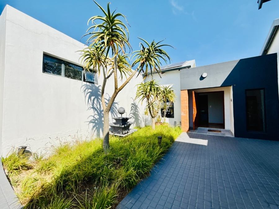 To Let 4 Bedroom Property for Rent in Copperleaf Estate Gauteng