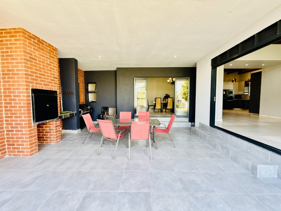 To Let 4 Bedroom Property for Rent in Copperleaf Estate Gauteng