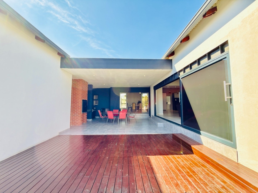 To Let 4 Bedroom Property for Rent in Copperleaf Estate Gauteng