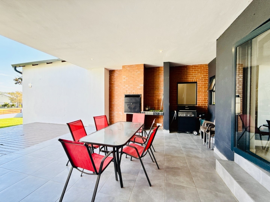 To Let 4 Bedroom Property for Rent in Copperleaf Estate Gauteng
