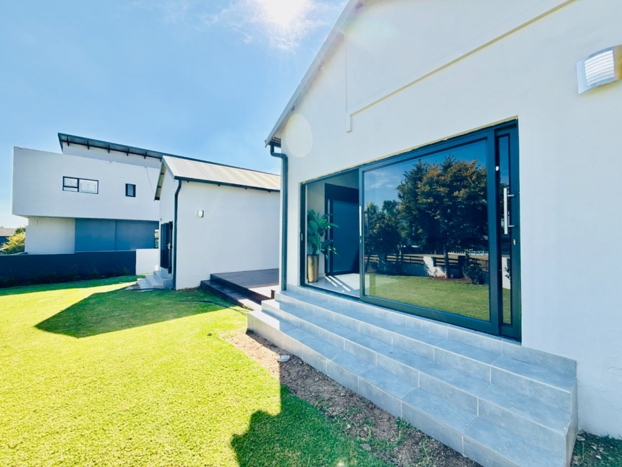 To Let 4 Bedroom Property for Rent in Copperleaf Estate Gauteng