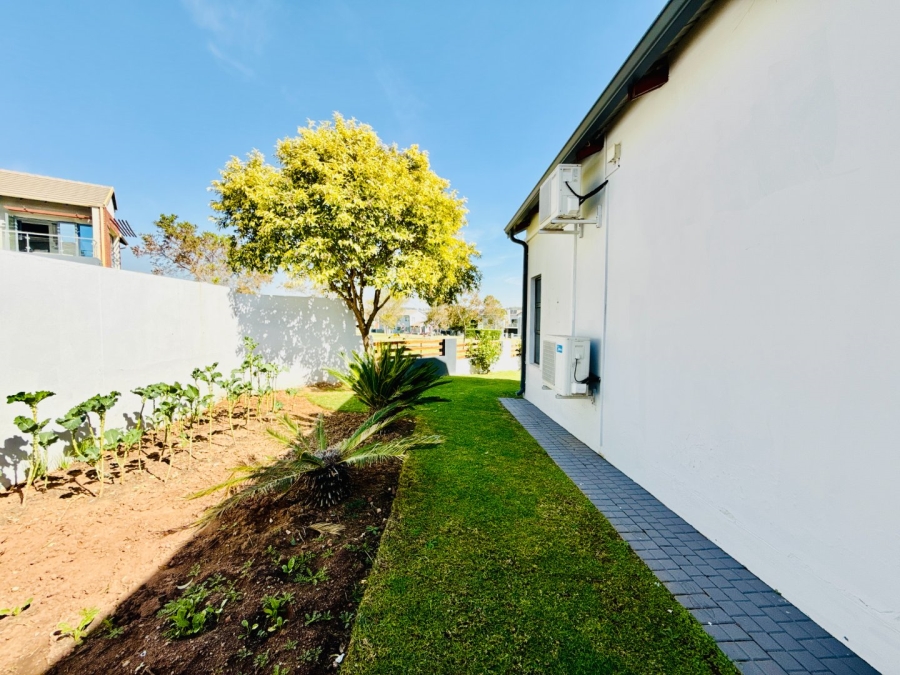 To Let 4 Bedroom Property for Rent in Copperleaf Estate Gauteng