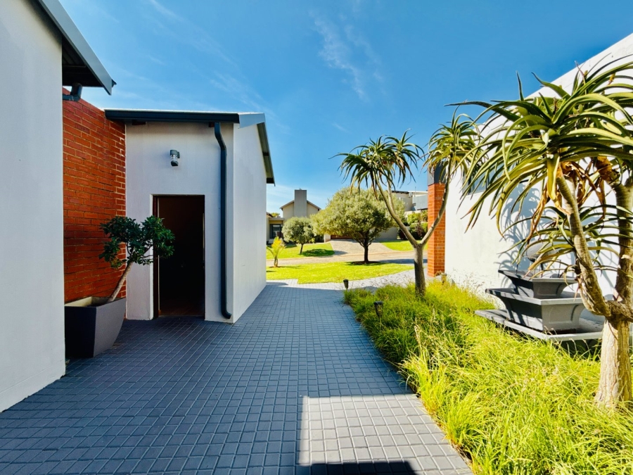 To Let 4 Bedroom Property for Rent in Copperleaf Estate Gauteng