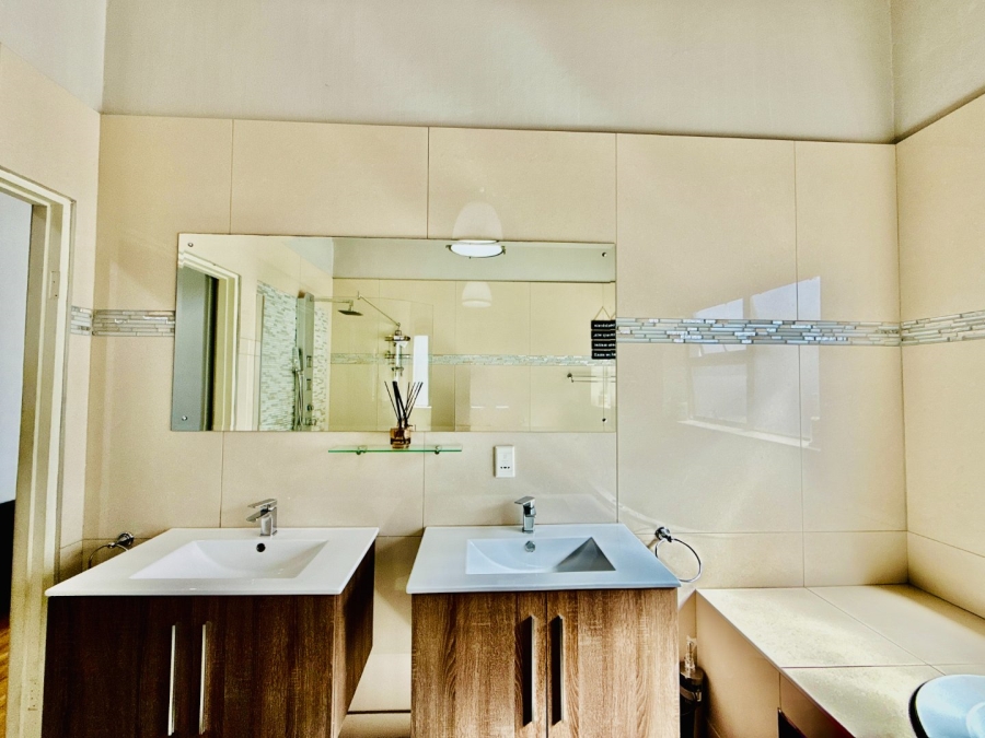4 Bedroom Property for Sale in Copperleaf Estate Gauteng