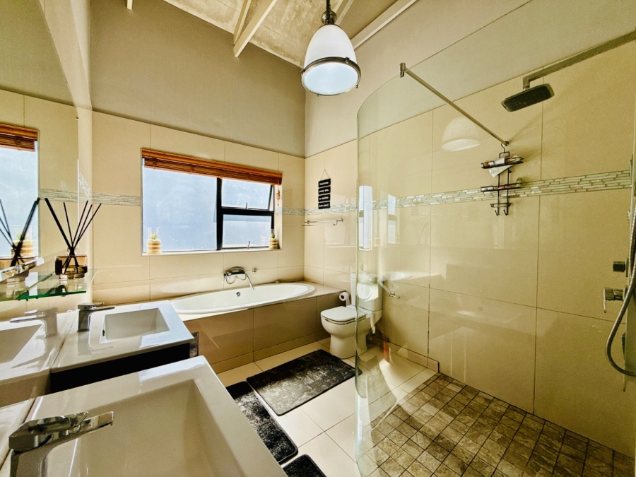 4 Bedroom Property for Sale in Copperleaf Estate Gauteng