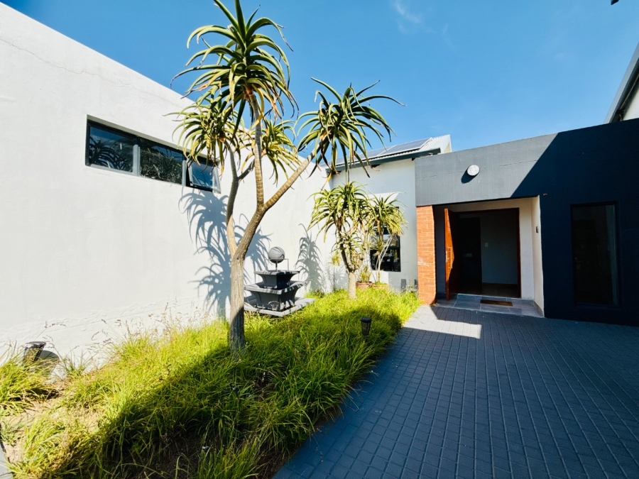 4 Bedroom Property for Sale in Copperleaf Estate Gauteng