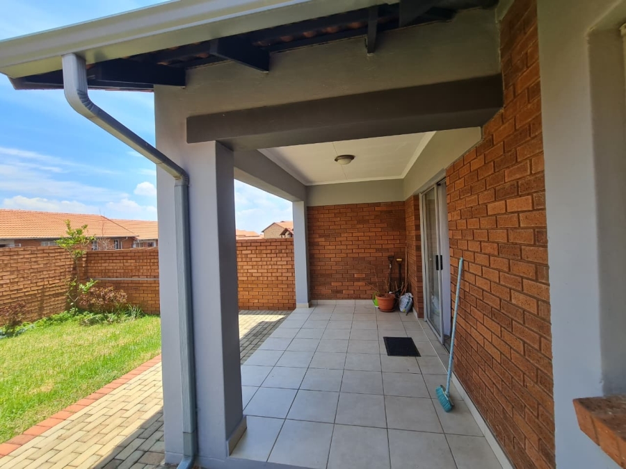 2 Bedroom Property for Sale in Monavoni Gauteng