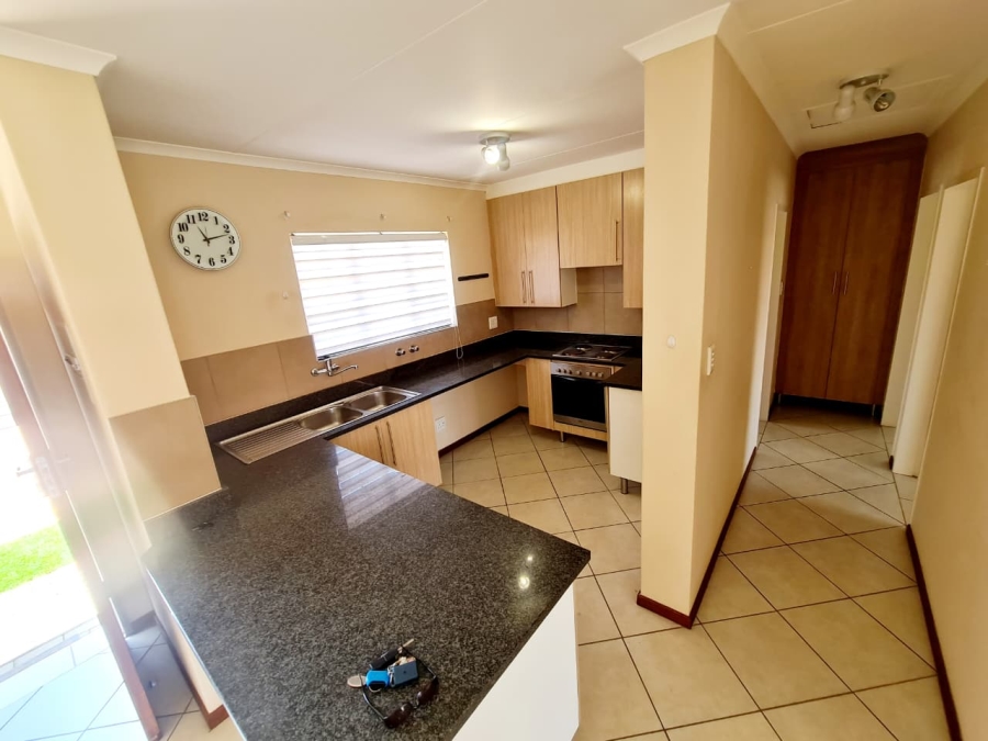 2 Bedroom Property for Sale in Monavoni Gauteng