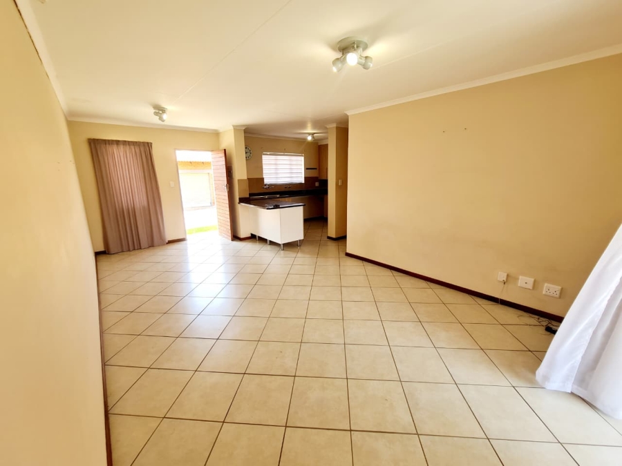 2 Bedroom Property for Sale in Monavoni Gauteng