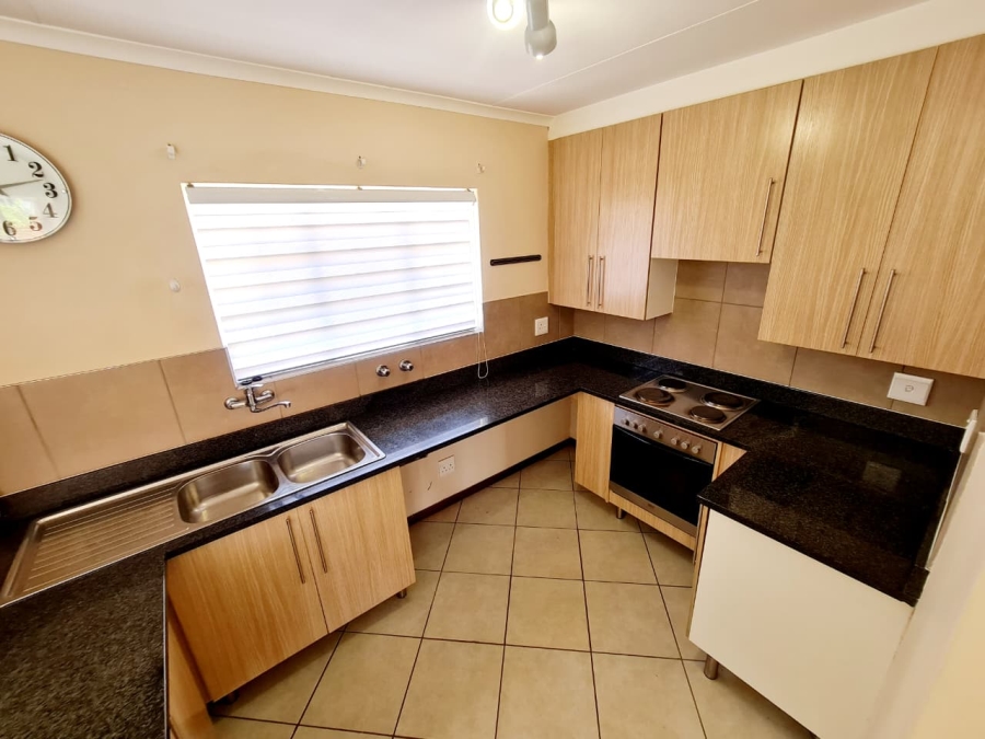 2 Bedroom Property for Sale in Monavoni Gauteng