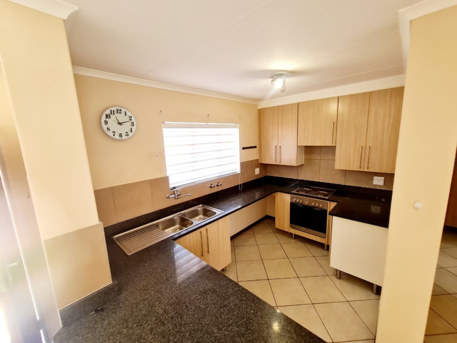 2 Bedroom Property for Sale in Monavoni Gauteng