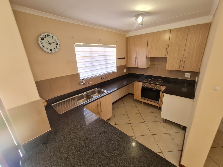 2 Bedroom Property for Sale in Monavoni Gauteng