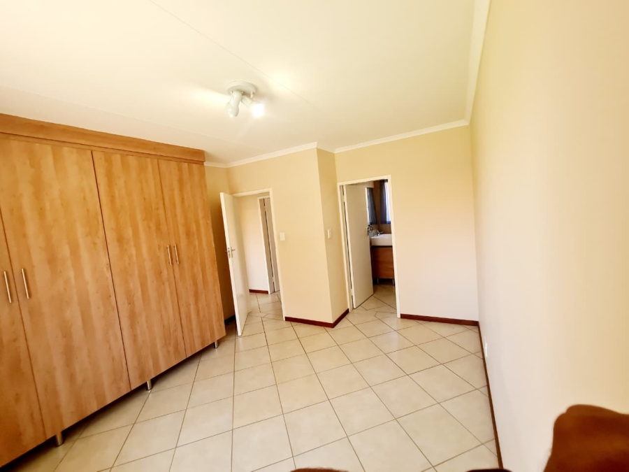 2 Bedroom Property for Sale in Monavoni Gauteng