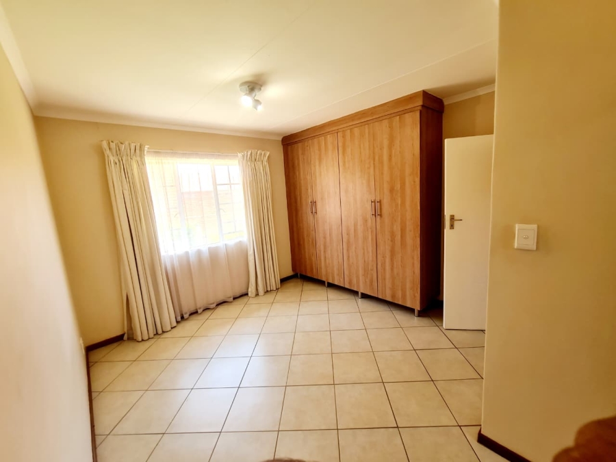 2 Bedroom Property for Sale in Monavoni Gauteng