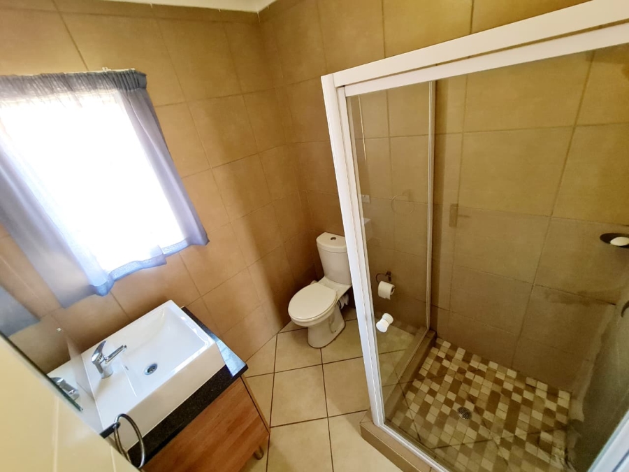 2 Bedroom Property for Sale in Monavoni Gauteng