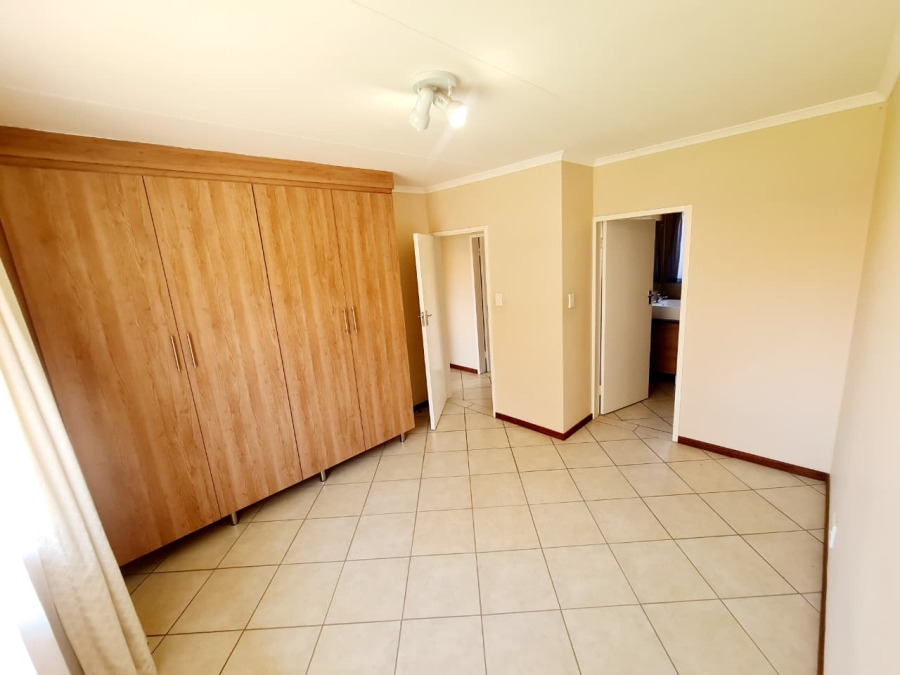 2 Bedroom Property for Sale in Monavoni Gauteng