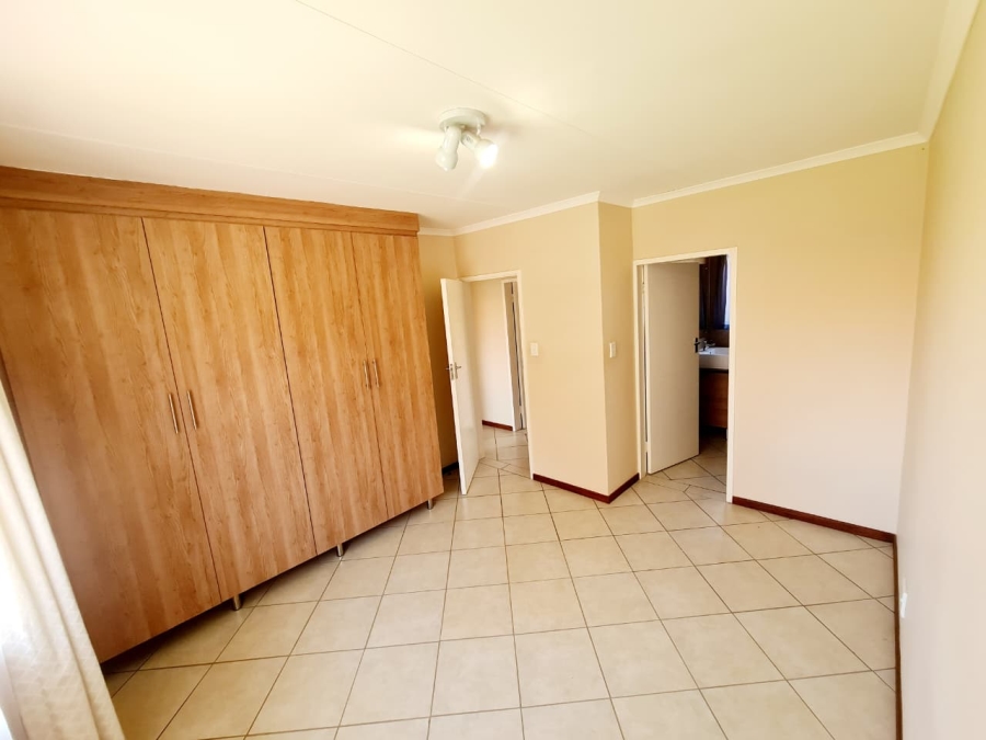 2 Bedroom Property for Sale in Monavoni Gauteng