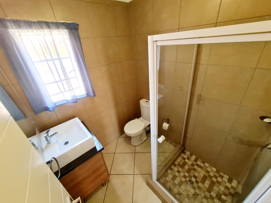 2 Bedroom Property for Sale in Monavoni Gauteng
