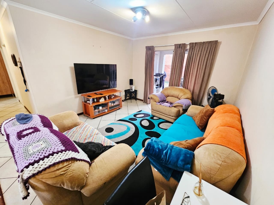 2 Bedroom Property for Sale in Monavoni Gauteng