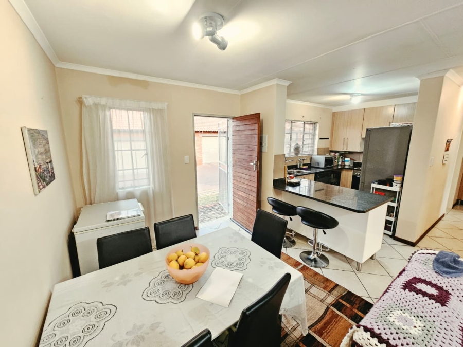 2 Bedroom Property for Sale in Monavoni Gauteng