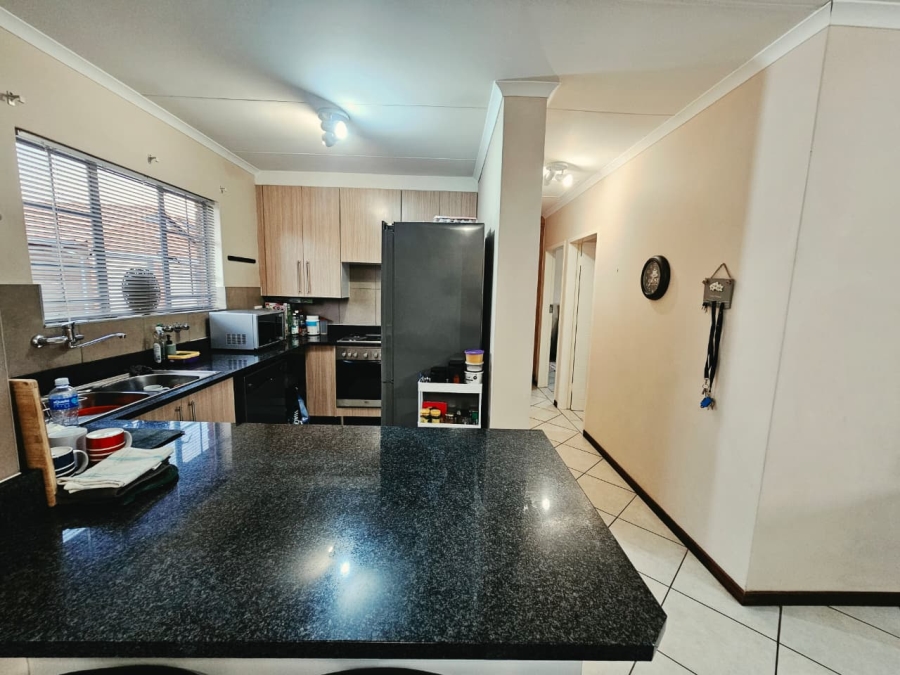 2 Bedroom Property for Sale in Monavoni Gauteng