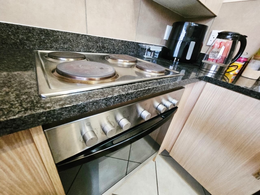 2 Bedroom Property for Sale in Monavoni Gauteng