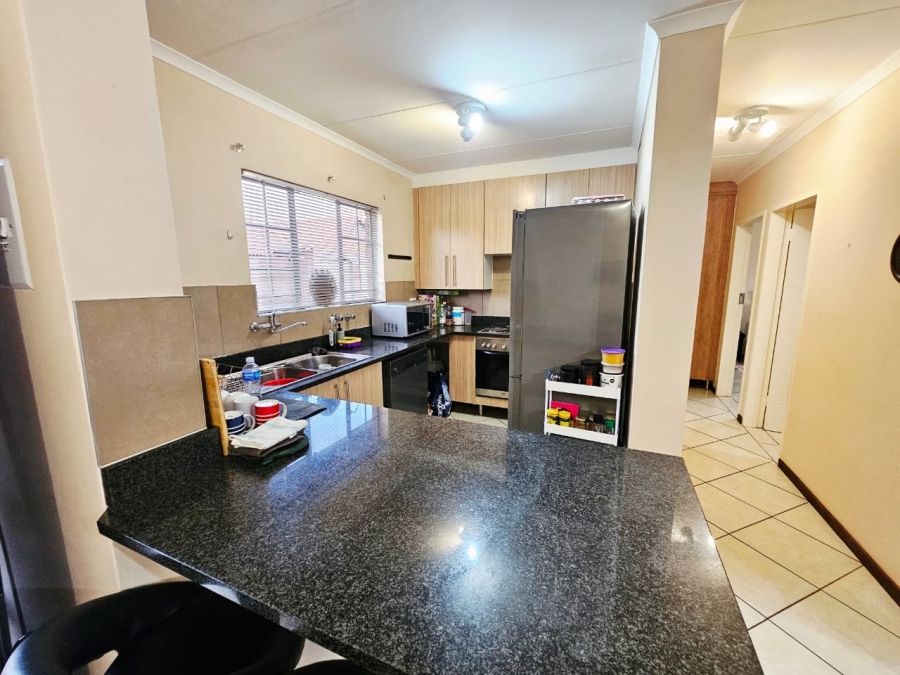 2 Bedroom Property for Sale in Monavoni Gauteng