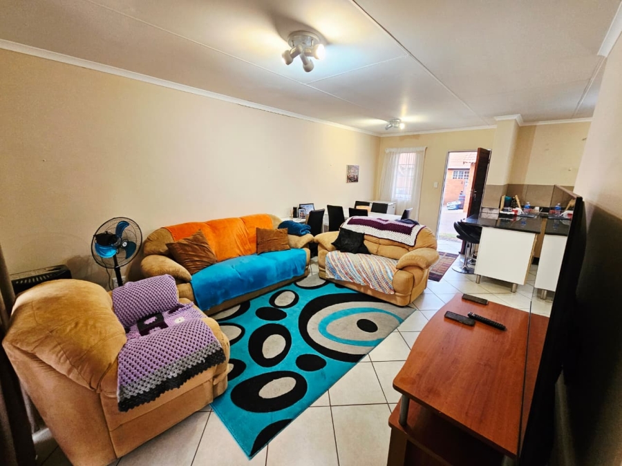 2 Bedroom Property for Sale in Monavoni Gauteng