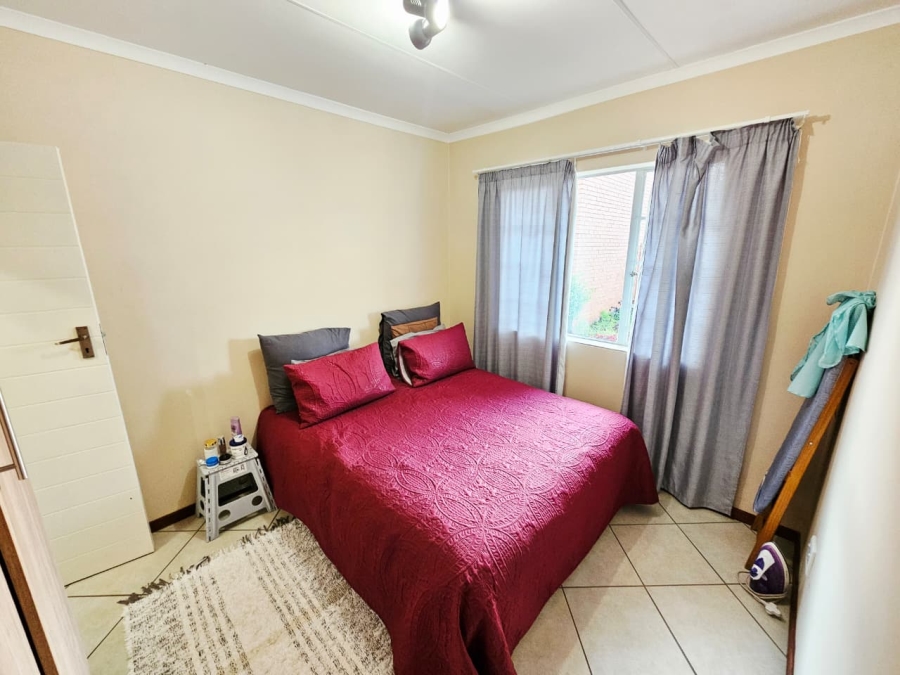 2 Bedroom Property for Sale in Monavoni Gauteng