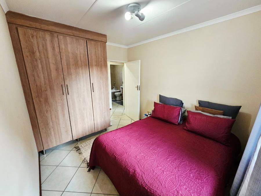 2 Bedroom Property for Sale in Monavoni Gauteng