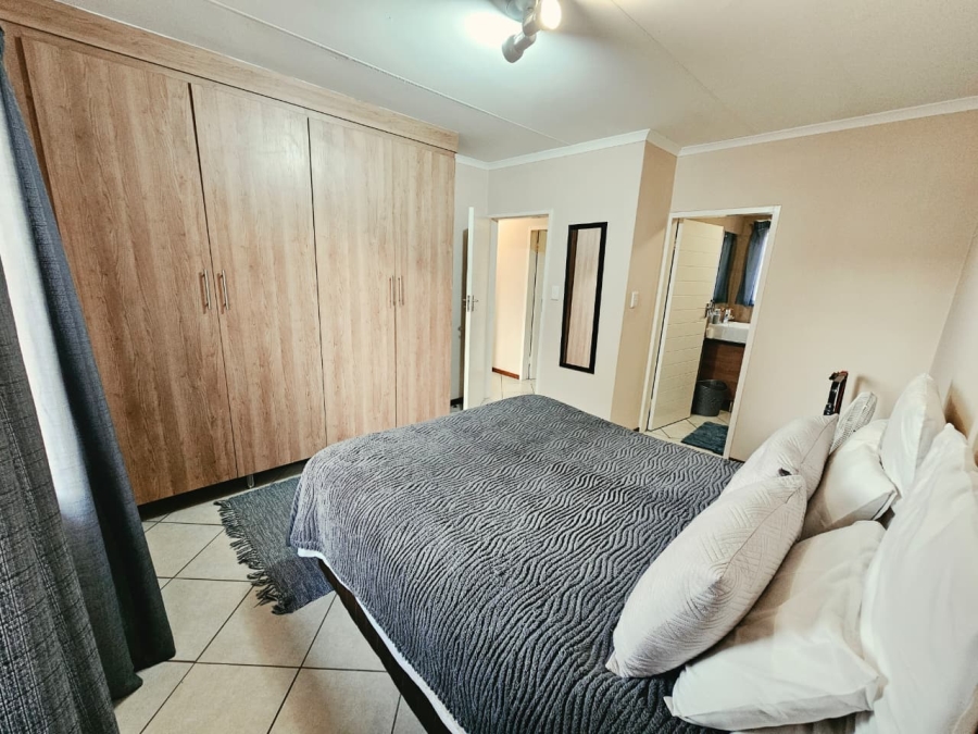 2 Bedroom Property for Sale in Monavoni Gauteng