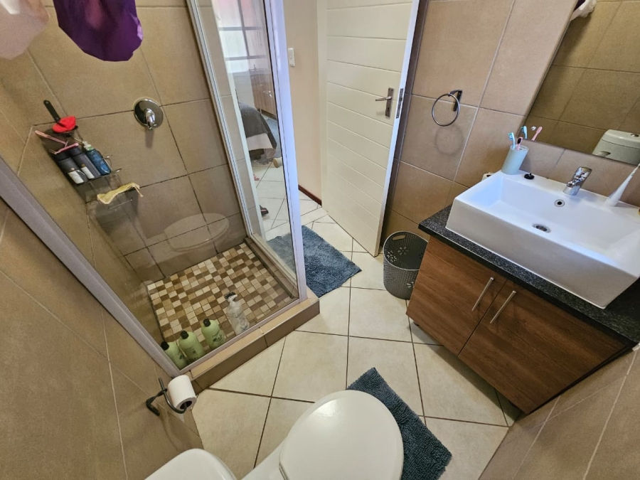 2 Bedroom Property for Sale in Monavoni Gauteng