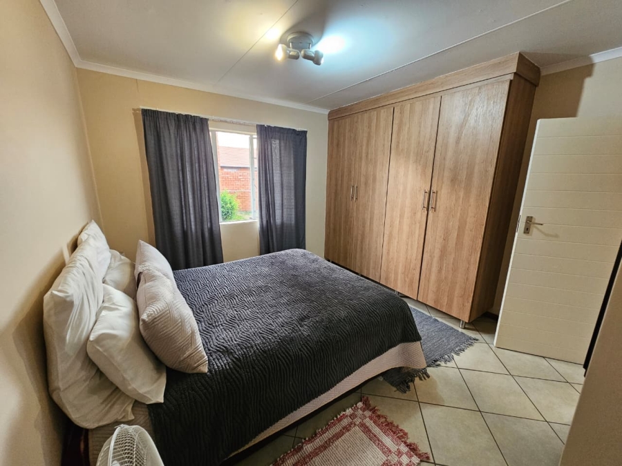 2 Bedroom Property for Sale in Monavoni Gauteng