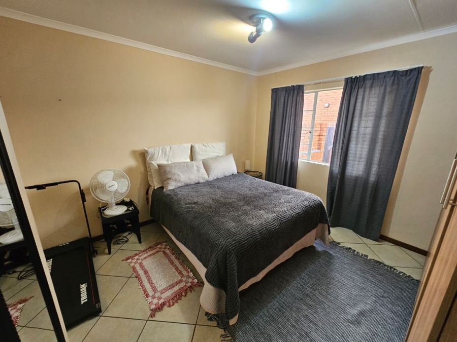 2 Bedroom Property for Sale in Monavoni Gauteng