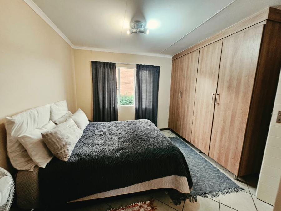 2 Bedroom Property for Sale in Monavoni Gauteng