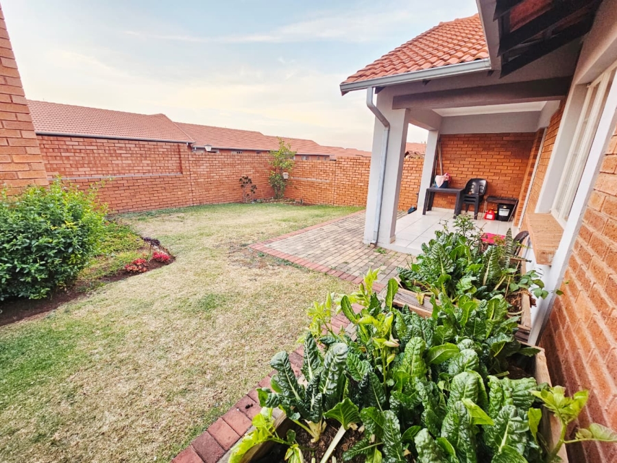 2 Bedroom Property for Sale in Monavoni Gauteng