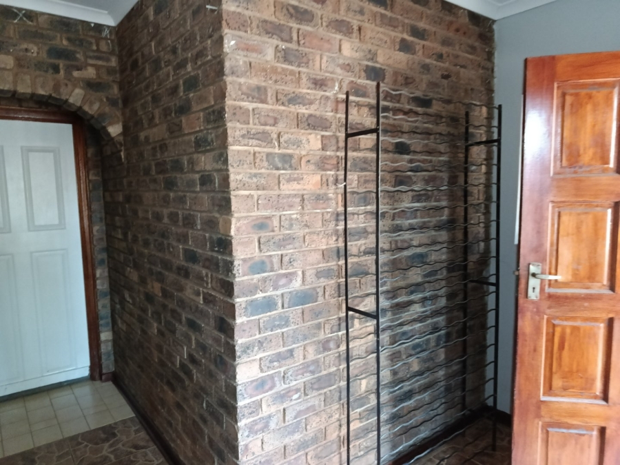 To Let 5 Bedroom Property for Rent in Heuweloord Gauteng