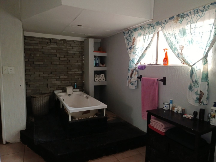 To Let 5 Bedroom Property for Rent in Heuweloord Gauteng