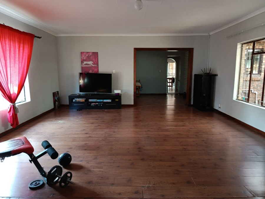 To Let 5 Bedroom Property for Rent in Heuweloord Gauteng