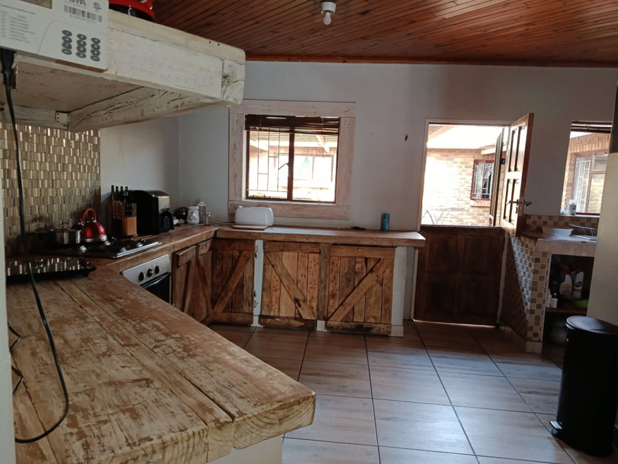 To Let 5 Bedroom Property for Rent in Heuweloord Gauteng