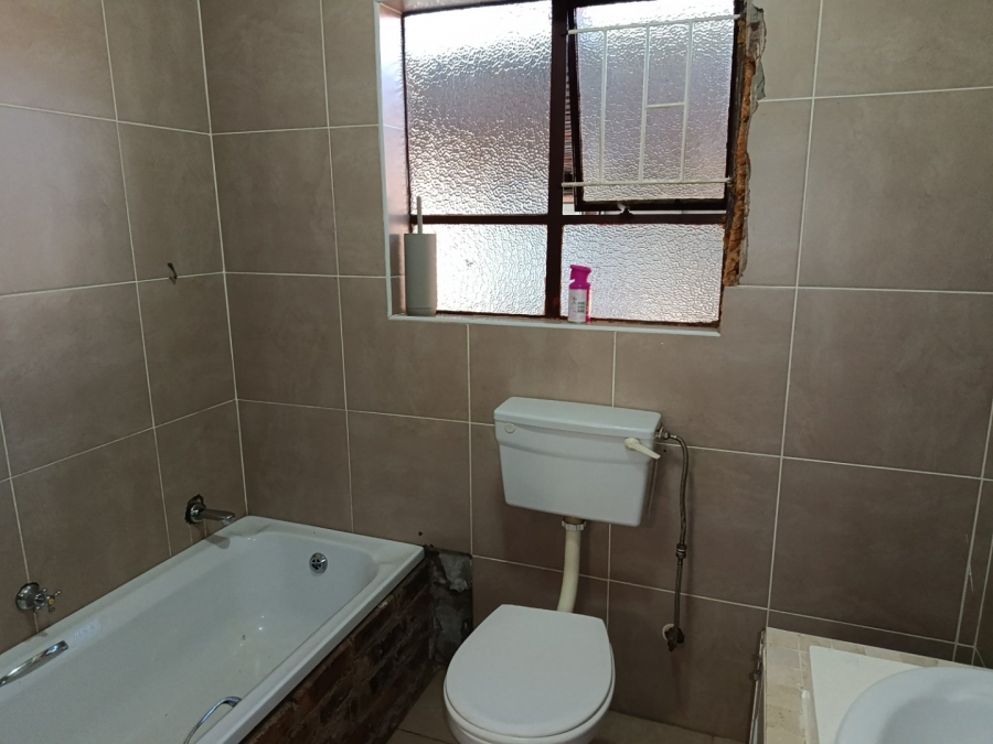 To Let 5 Bedroom Property for Rent in Heuweloord Gauteng