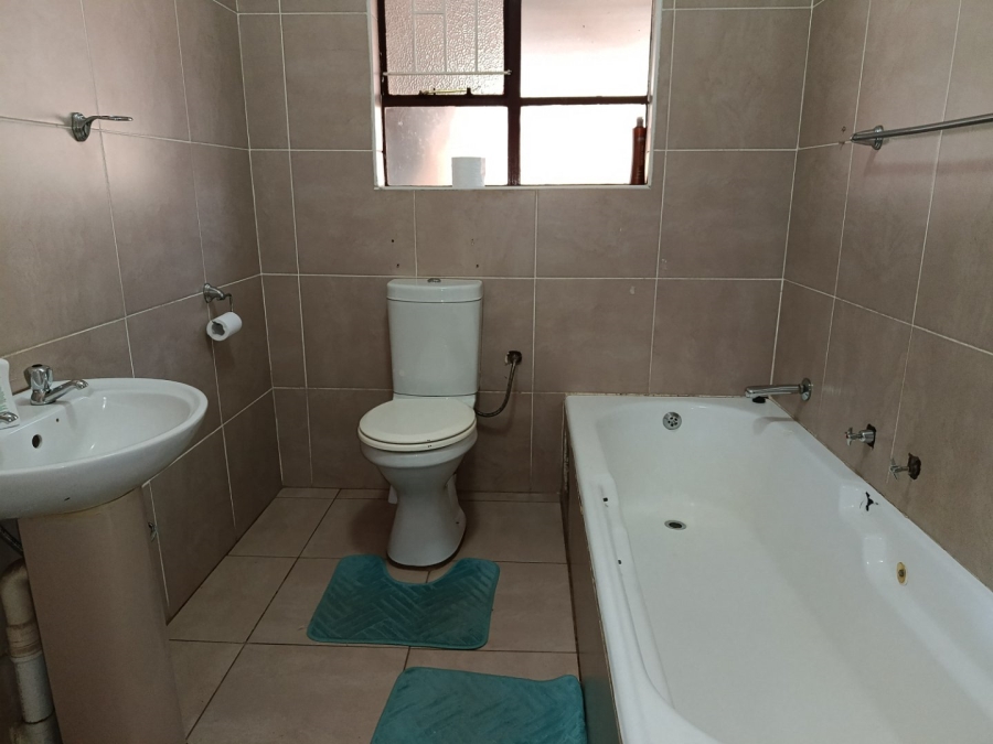 To Let 5 Bedroom Property for Rent in Heuweloord Gauteng