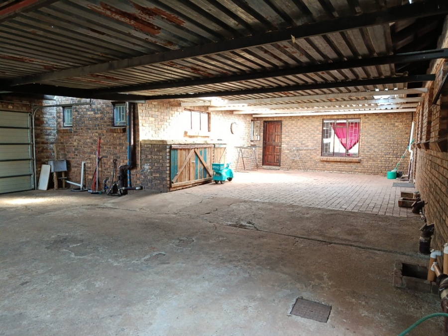To Let 5 Bedroom Property for Rent in Heuweloord Gauteng