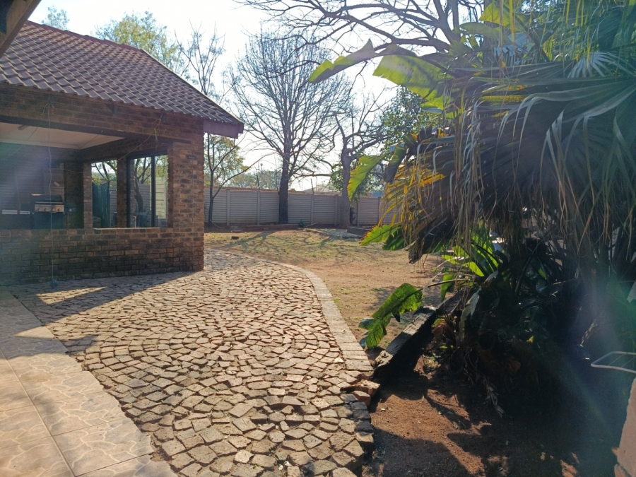 To Let 5 Bedroom Property for Rent in Heuweloord Gauteng